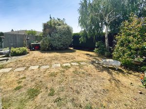 Pyfleet Close - click for photo gallery